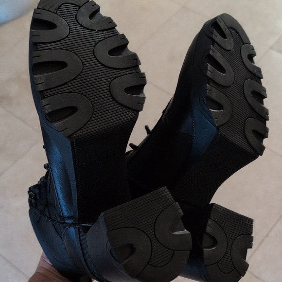 Sorel Women's Black Lace-Up Boots - Picture 4 of 4